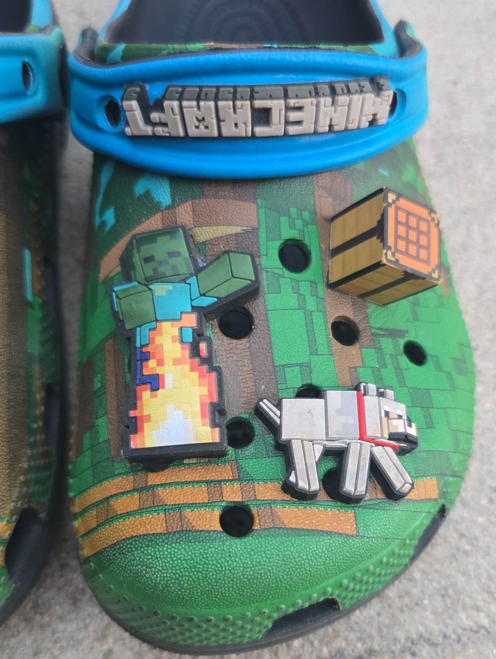 Kids CROCS X Minecraft - Picture 3 of 10